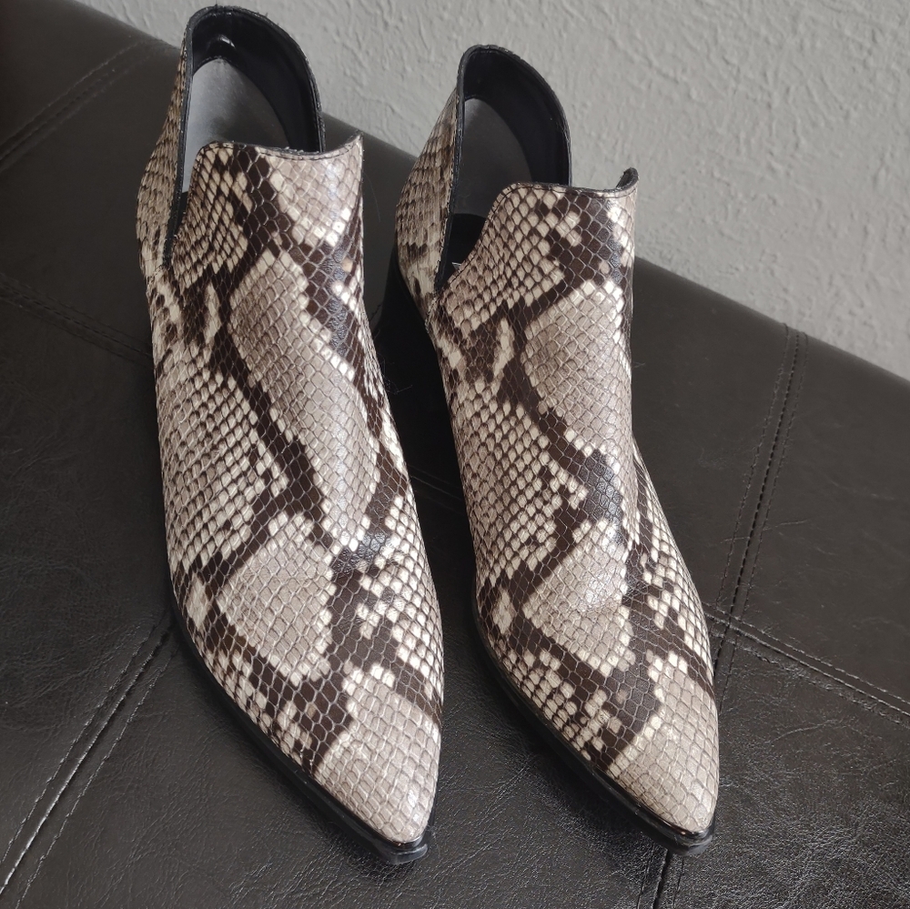 Marc Fisher Yilda Snake Print Leather Black Multi Ankle Bootie. Size 7M